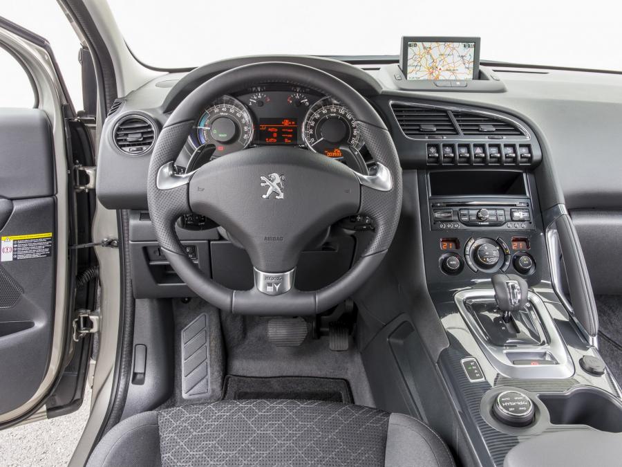  Peugeot 3008 HYbrid4 2013 года  (фото 8 из 22)